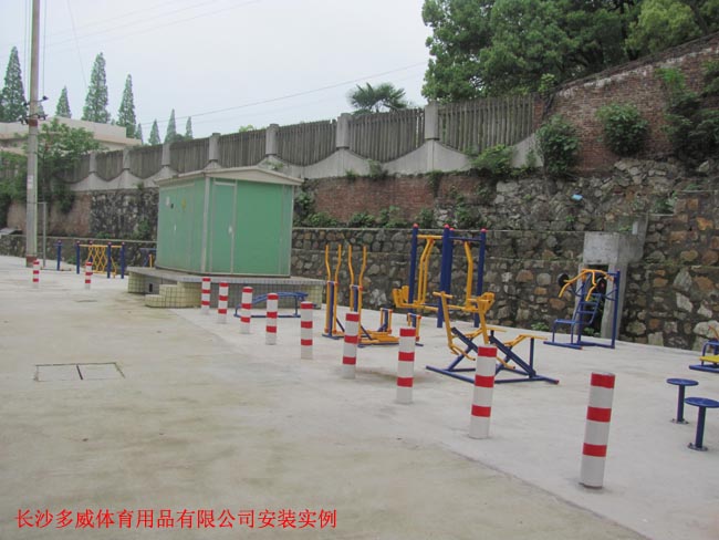 株洲县安置小区安装实例,湖南室外健身器材,湖南室外休闲椅,湖南儿童滑梯,湖南运动场地,长沙人造草皮,长沙室内外运动地板,长沙球场围栏,长沙室外健身器材,长沙室外休闲椅,长沙儿童滑梯,长沙运动场地,长沙多威体育用品有限公司