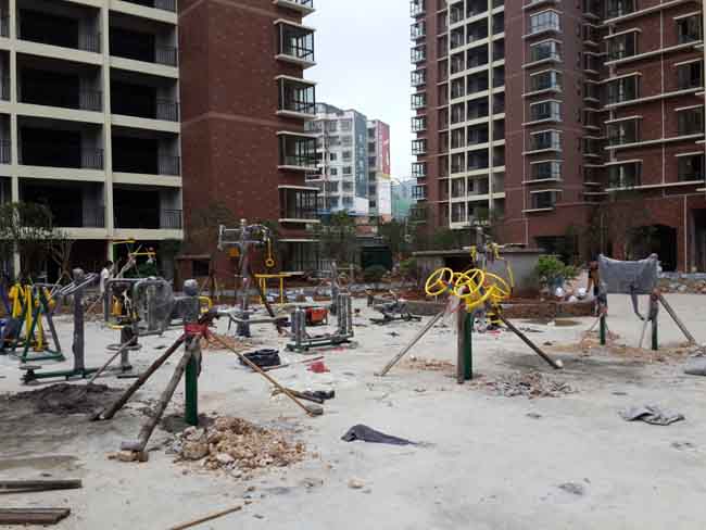 贵州铜仁市书香名苑健身器材实例,湖南室外健身器材,湖南室外休闲椅,湖南儿童滑梯,湖南运动场地,长沙人造草皮,长沙室内外运动地板,长沙球场围栏,长沙室外健身器材,长沙室外休闲椅,长沙儿童滑梯,长沙运动场地,长沙多威体育用品有限公司