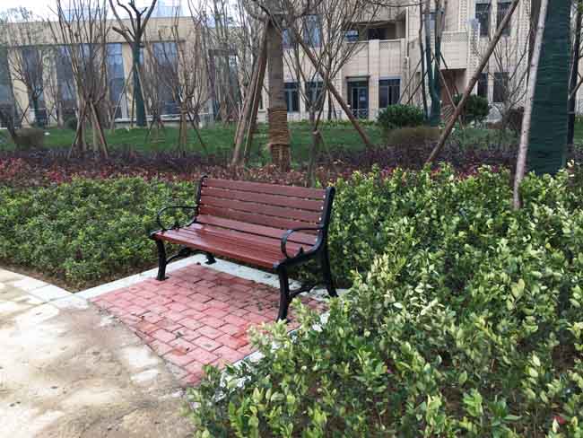中房瑞致国际休闲椅安装实例,湖南室外健身器材,湖南室外休闲椅,湖南儿童滑梯,湖南运动场地,长沙人造草皮,长沙室内外运动地板,长沙球场围栏,长沙室外健身器材,长沙室外休闲椅,长沙儿童滑梯,长沙运动场地,长沙多威体育用品有限公司