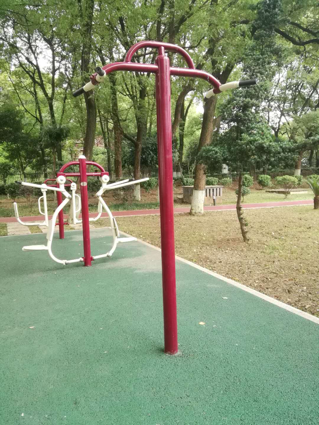 湖南省军区安装实拍,湖南室外健身器材,湖南室外休闲椅,湖南儿童滑梯,湖南运动场地,长沙人造草皮,长沙室内外运动地板,长沙球场围栏,长沙室外健身器材,长沙室外休闲椅,长沙儿童滑梯,长沙运动场地,长沙多威体育用品有限公司