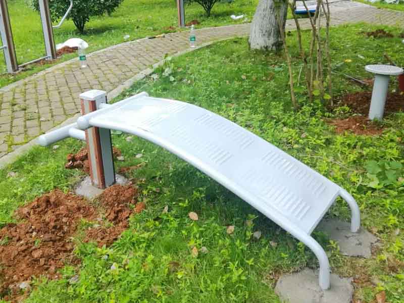单人腹肌板（塑木款）,湖南室外健身器材,湖南室外休闲椅,湖南儿童滑梯,湖南运动场地,长沙人造草皮,长沙室内外运动地板,长沙球场围栏,长沙室外健身器材,长沙室外休闲椅,长沙儿童滑梯,长沙运动场地,长沙多威体育用品有限公司